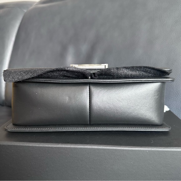 Chanel Boy Medium - Picture 8 of 15